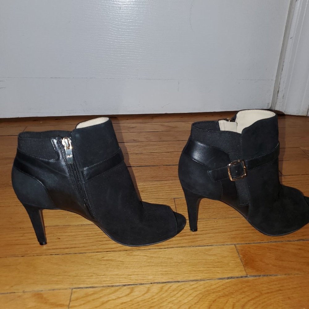 Marc Fisher Black open-toe booties - Picture 4 of 8